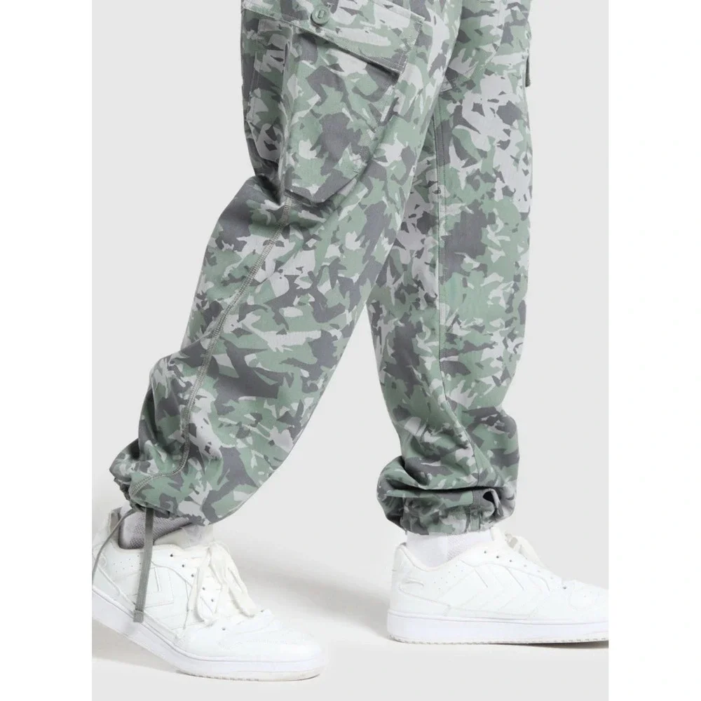 Gymshark mens Size M Medium green camo woven cotton cargo jogger style pants